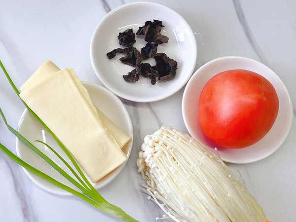 Enoki Mushroom and Fungus Tomato Soup recipe