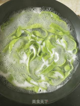 Chunk Beef Spinach Noodles recipe