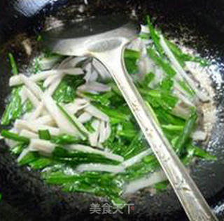 Stir-fried Lotus Root with Leeks recipe