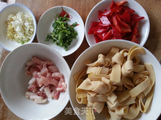 Stir-fried Tofu with Pork Belly and Red Pepper recipe