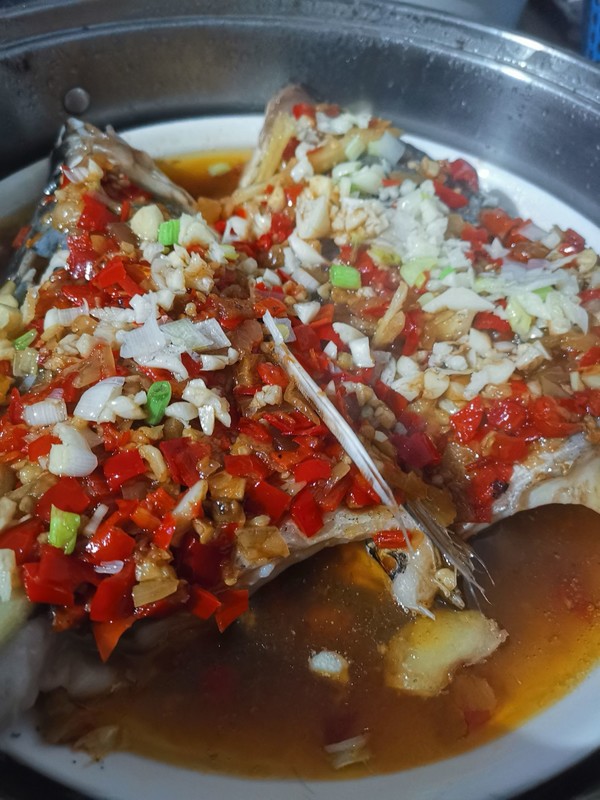 Two-color Chopped Pepper Fish Head recipe