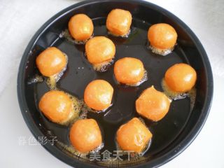 Cantonese Egg Yolk Mooncake recipe