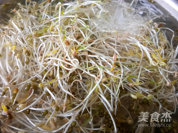 Stir-fried Bean Sprouts with Leek recipe