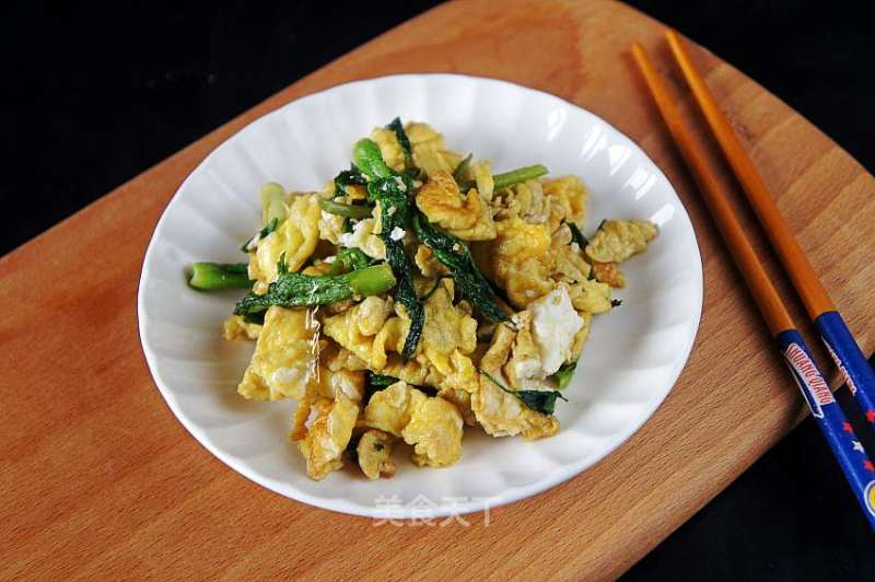 Scrambled Eggs with Spiny Sprouts recipe