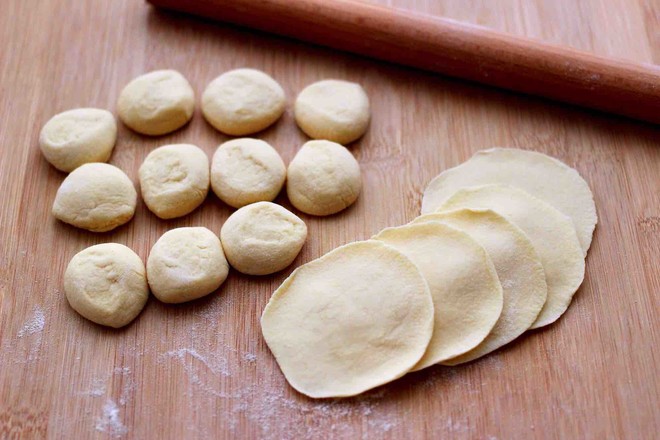 [jin Yu Man Tang] Cornmeal, Leek, Sea Rice Dumplings recipe