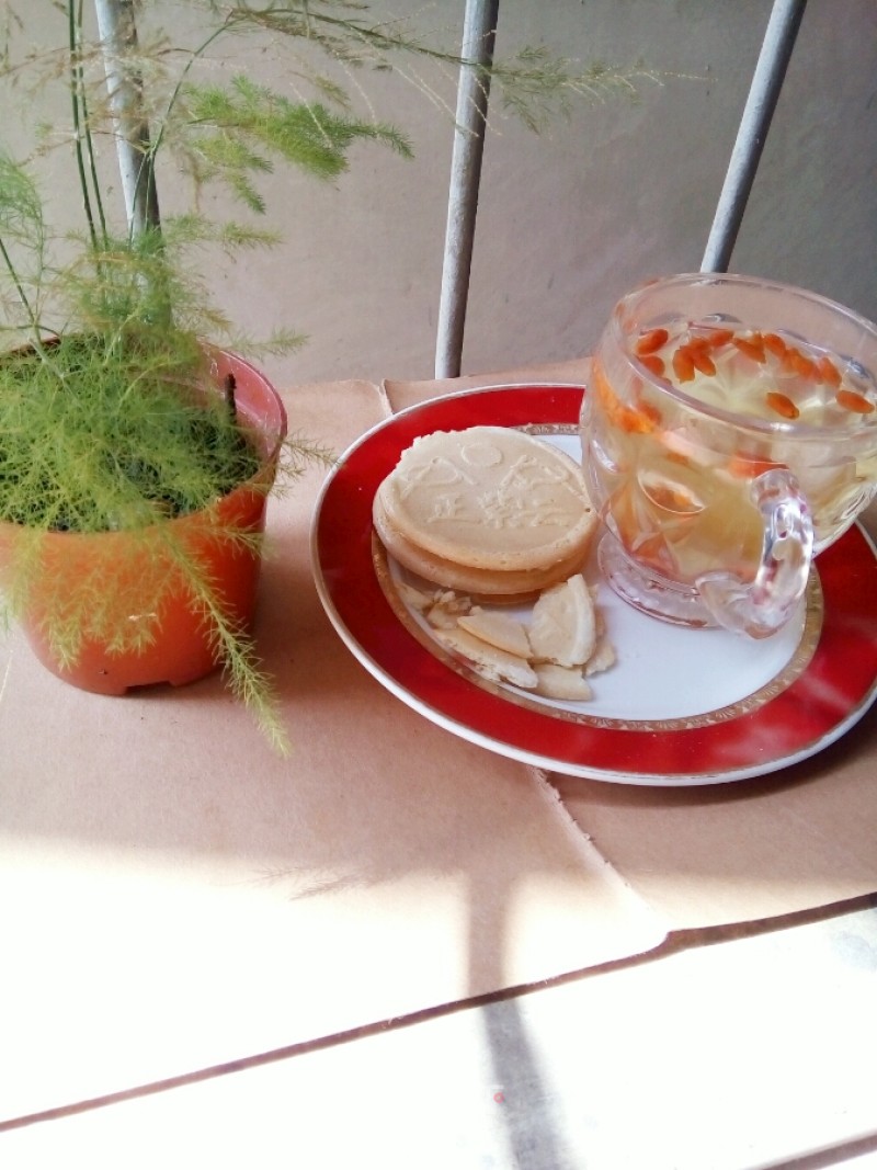 Simple Afternoon Tea for Beauty---longan and Wolfberry Water