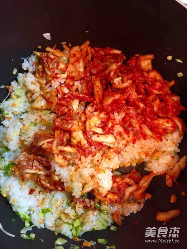 Omurice (spicy Cabbage Flavor) recipe