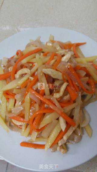 Potato Rolls, Chicken Rolls, Fried Three Shreds of Chicken Shreds, Radish Shreds and Potato Shreds recipe