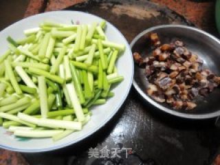 Stir-fried Bacon with Garlic Heart recipe