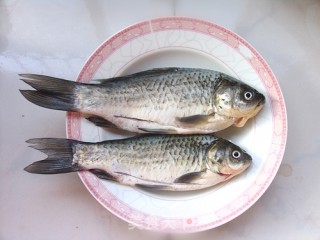 Simple Milky White Nutritious Soup-crucian Carp and Mushroom Soup recipe