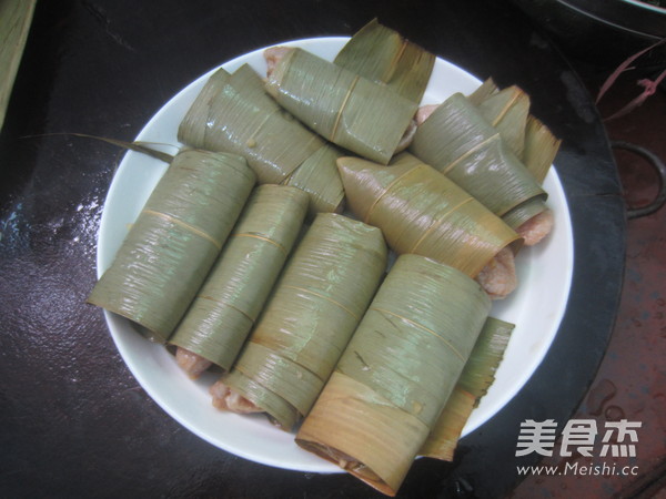 Steamed Chicken Wings with Zongzi Leaves recipe