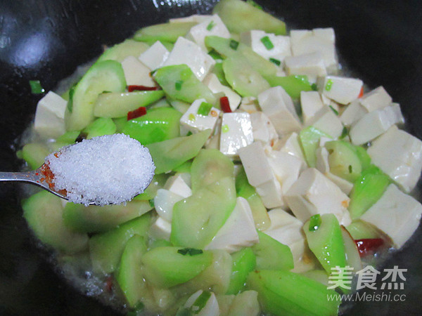 Loofah Stewed Tofu recipe