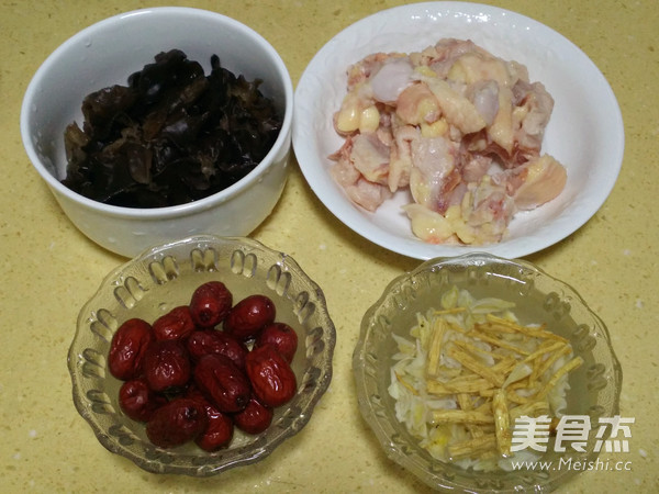 Codonopsis, Lily and Red Date Chicken Soup recipe