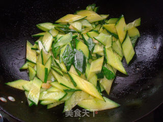Cucumber Fried Pork Slices recipe