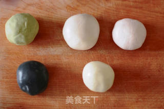 I Think this Colorful Glutinous Rice Balls is Very Buddhist recipe