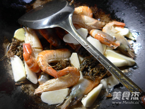 Stir-fried Large Head Shrimp with Plum Dried Vegetables and Rice White recipe