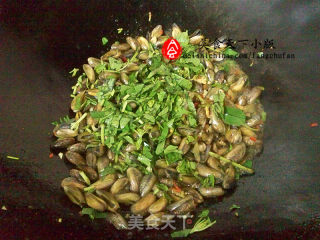 Stir-fried Sea Melon Seeds with Nine Layers recipe