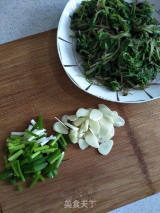 Stir-fried Radish Seedlings recipe