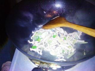 Stir-fried Shredded Pork with Rose Head Vegetables recipe