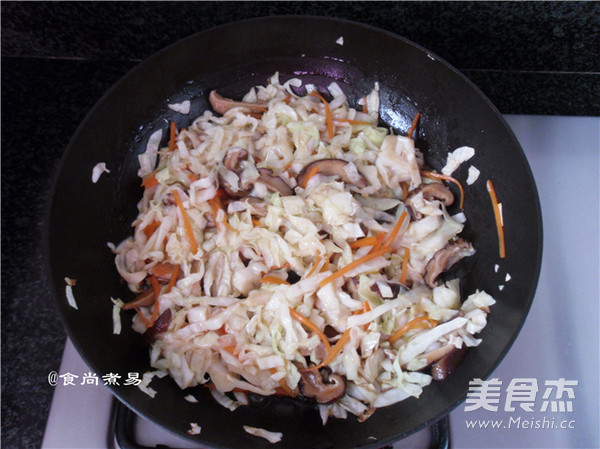 Stir-fried Shredded Cabbage with Mushrooms recipe