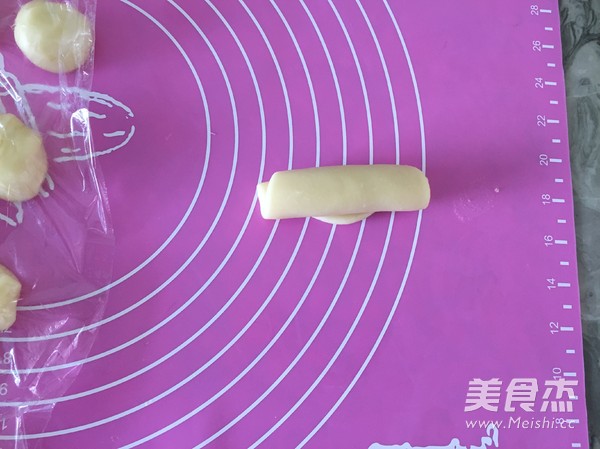 Fresh Meat and Mustard Moon Cakes recipe