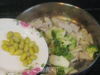 Stir-fried Tenderloin with Lotus Root and Broccoli recipe