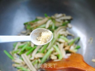 Refreshing and Good Taste-stir-fried Parsley Tofu recipe