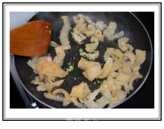 Stir-fried Pork Skin with Chives recipe