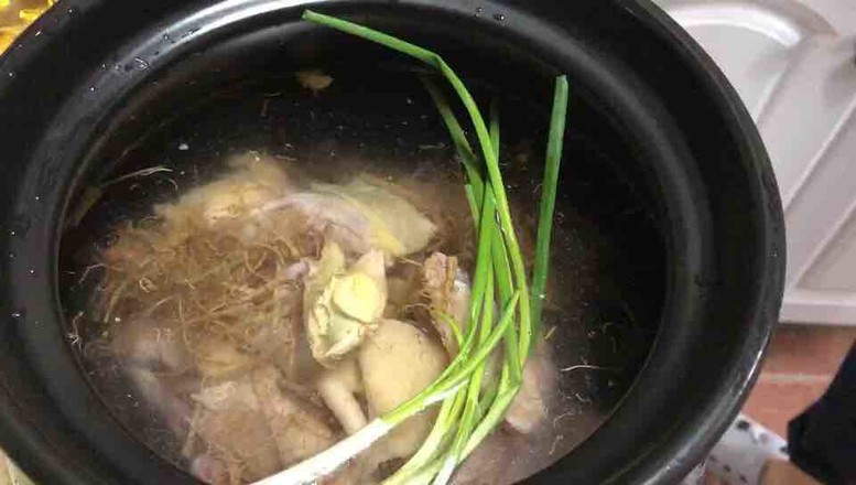 Stewed Chicken Soup with Panax Notoginseng Root recipe