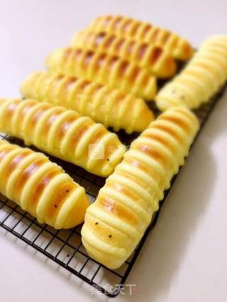 #新良第一节烤大赛#caterpillar Bread recipe