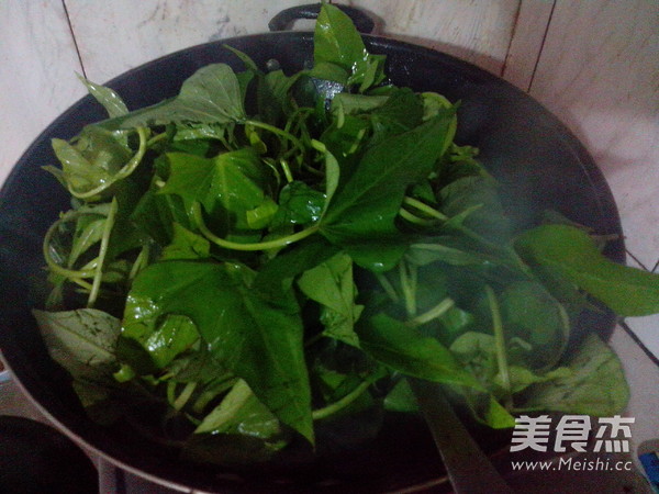 Stir-fried Sweet Potato Leaves recipe