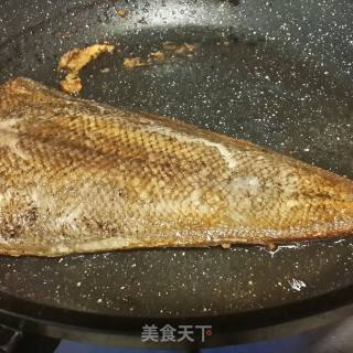 Grilled Fish Tail with Beef Sauce recipe