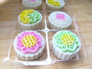 I Wish You All A Happy Mid-autumn Festival-corn and Horseshoe Snowy Mooncakes recipe