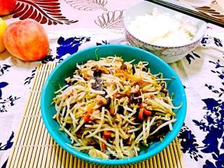 Summer Fast Food-fried Shredded Pork with Fungus and Bean Sprouts recipe