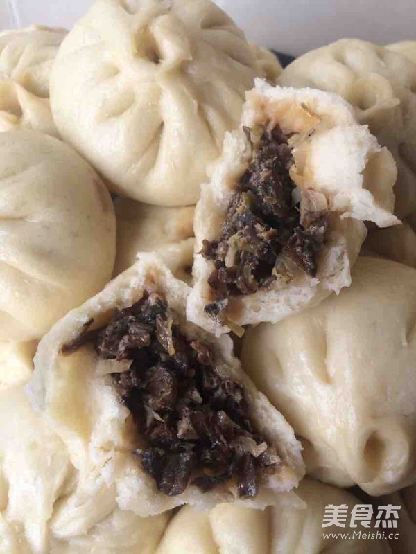 Steamed Buns with Dried Plums and Vegetables recipe