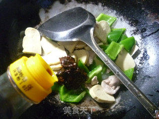 Stir-fried Small Vegetarian Chicken with Tenderloin and Light Pepper recipe