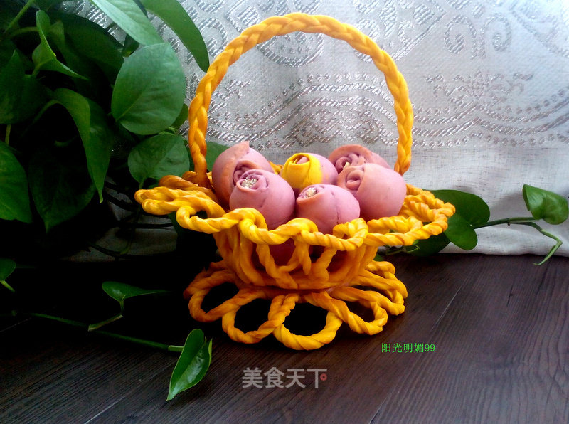 Flower Basket Dried Fruit Bread