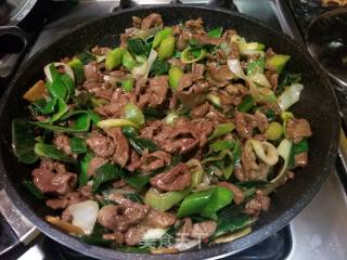 Joyful-stir-fried Lamb with Garlic and Greens recipe