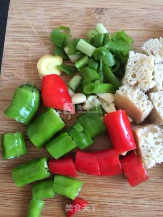Stir-fried Grilled Wheat Bran with Shredded Pork recipe