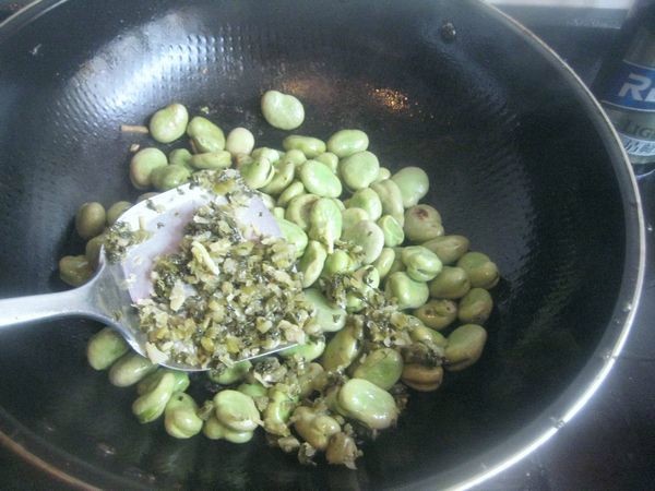 Fried Broad Beans with Sauerkraut recipe