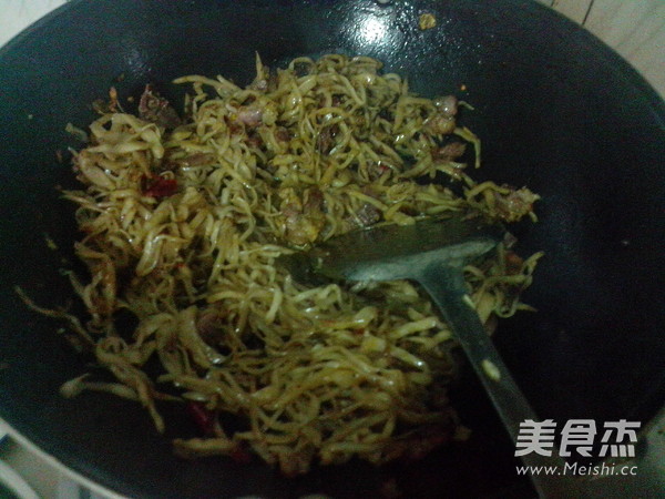 Stir-fried Shredded Kohlrabi with Cured Lean Pork recipe