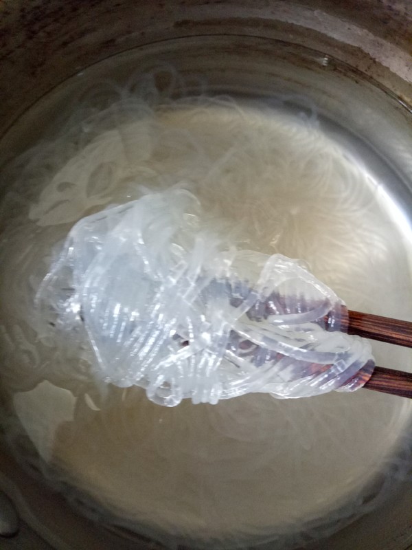 Mixed Vermicelli with Sesame Sauce and Bitter Chrysanthemum recipe