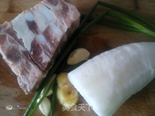 Braised Pork Ribs with White Radish recipe