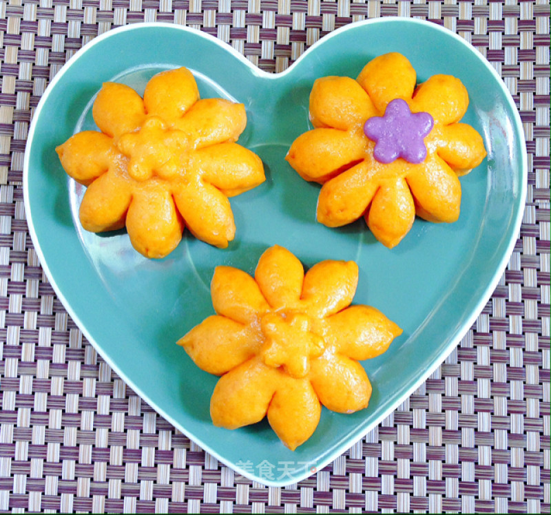 Pumpkin Flower Buns recipe