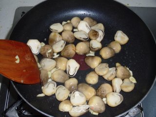 Simple Quick Dish-straw Mushrooms in Oyster Sauce recipe