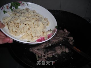 Delicacy-thousands of Fried Pork with Leeks recipe