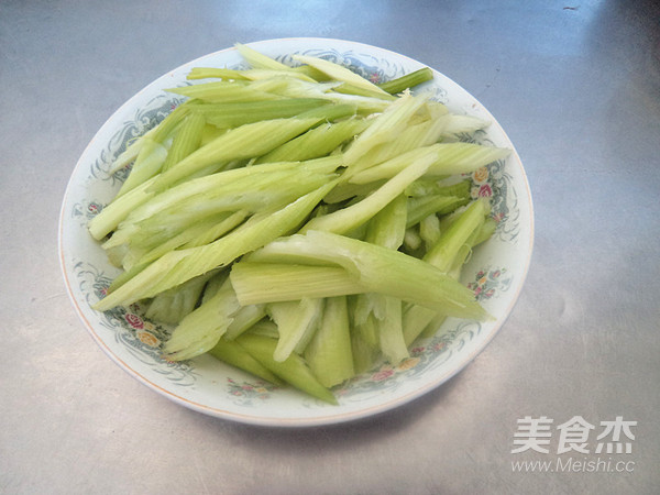 Fried Squid with Celery recipe