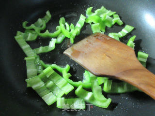 Stir-fried Rice Cake with Green Pepper and Shrimp Flavour Ball recipe