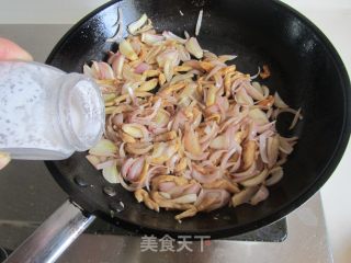 Stir-fried Shredded Chicken with Onion recipe