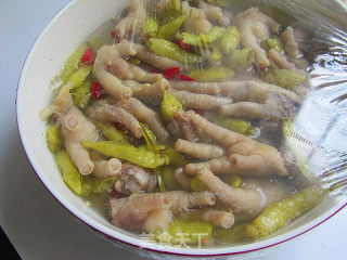 Pickled Pepper Chicken Feet recipe